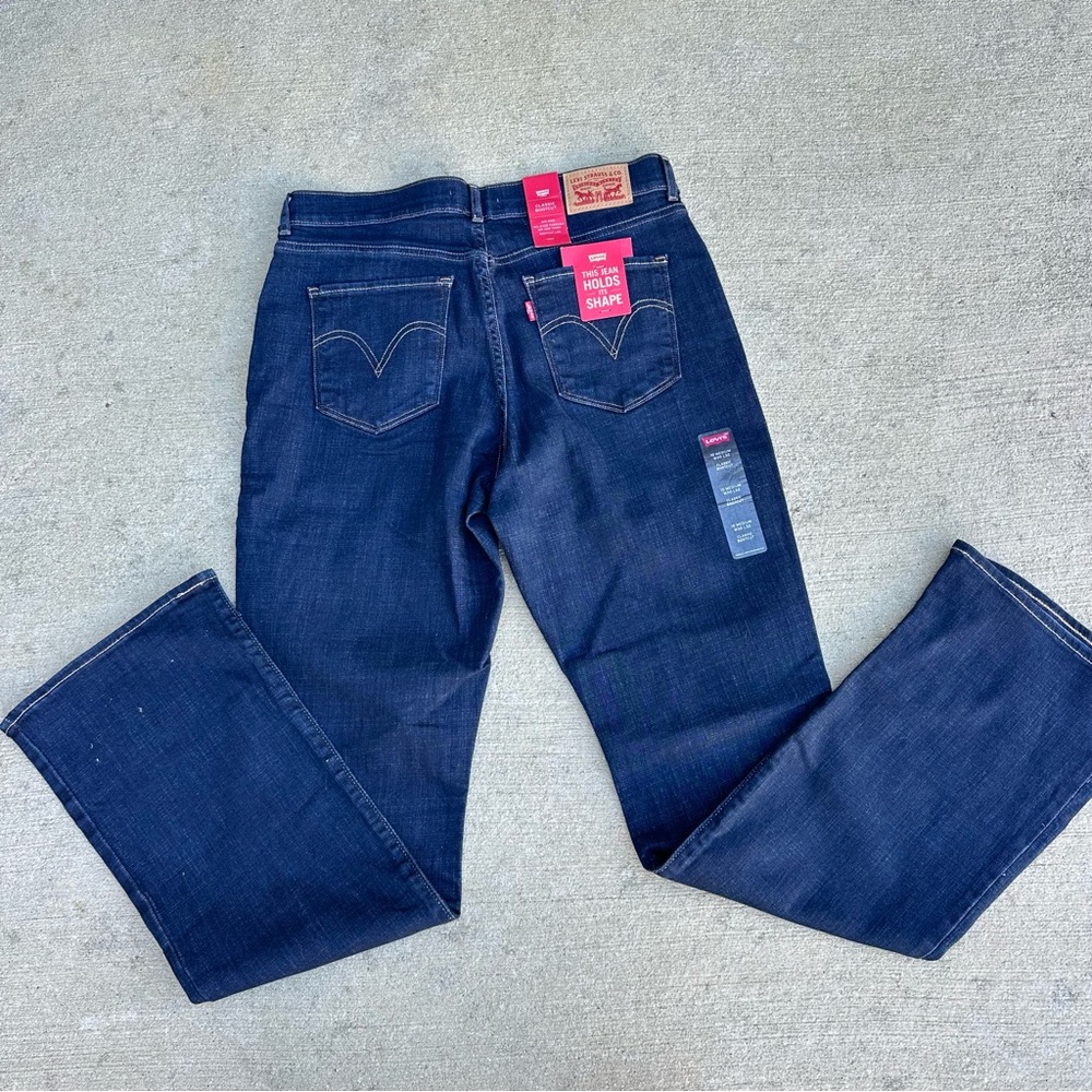 New with tags Womens Levi’s Classic Bootcut Jeans Size 30